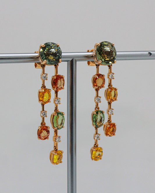 18K Guldörhängen med Turmalin, Safirer & Diamanter