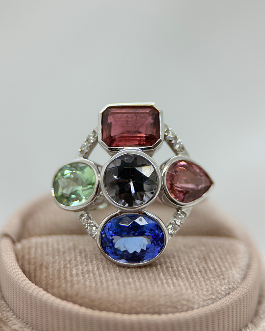 Klusterring i 18K Vitguld med Turmalin, Tanzanit & Diamanter