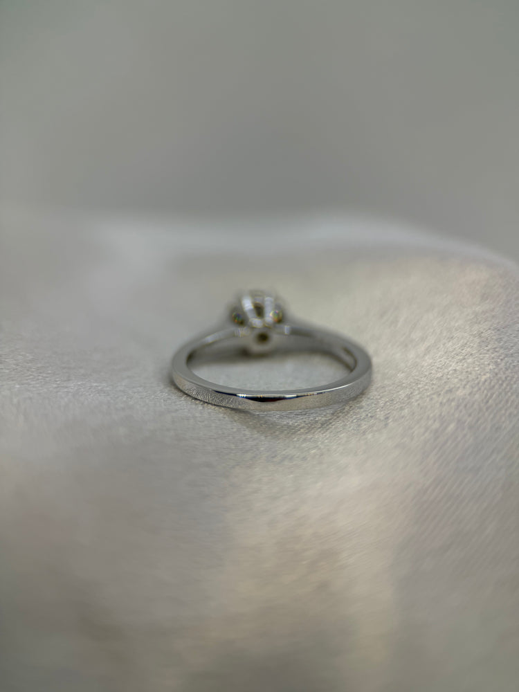 18K Diamantring i Klusterfattning – Storlek 51½