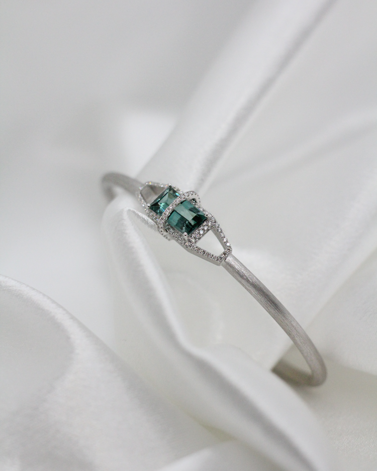 Grön Turmalin & Diamantarmring i 14K Vitguld