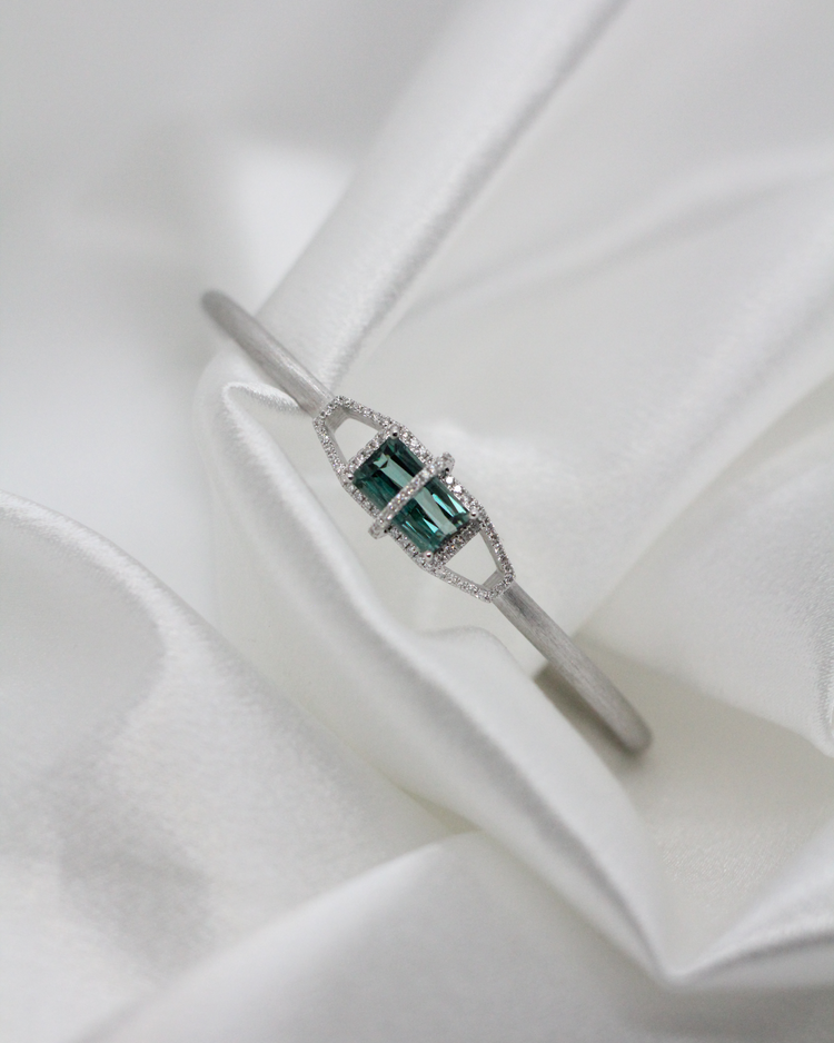 Grön Turmalin & Diamantarmring i 14K Vitguld