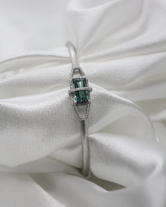 Grön Turmalin & Diamantarmring i 14K Vitguld