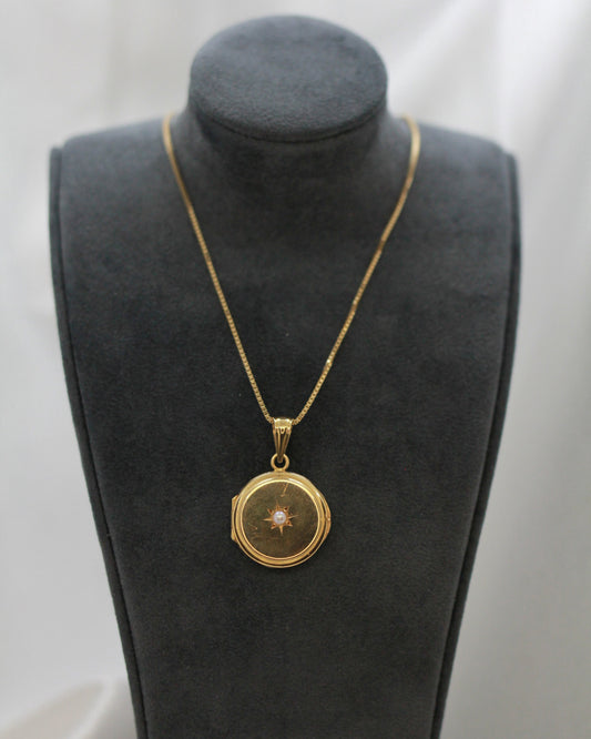 18K Medaljong med fröpärla - 4,1g