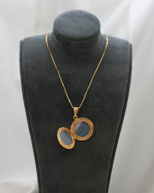 18K Medaljong med fröpärla - 4,1g