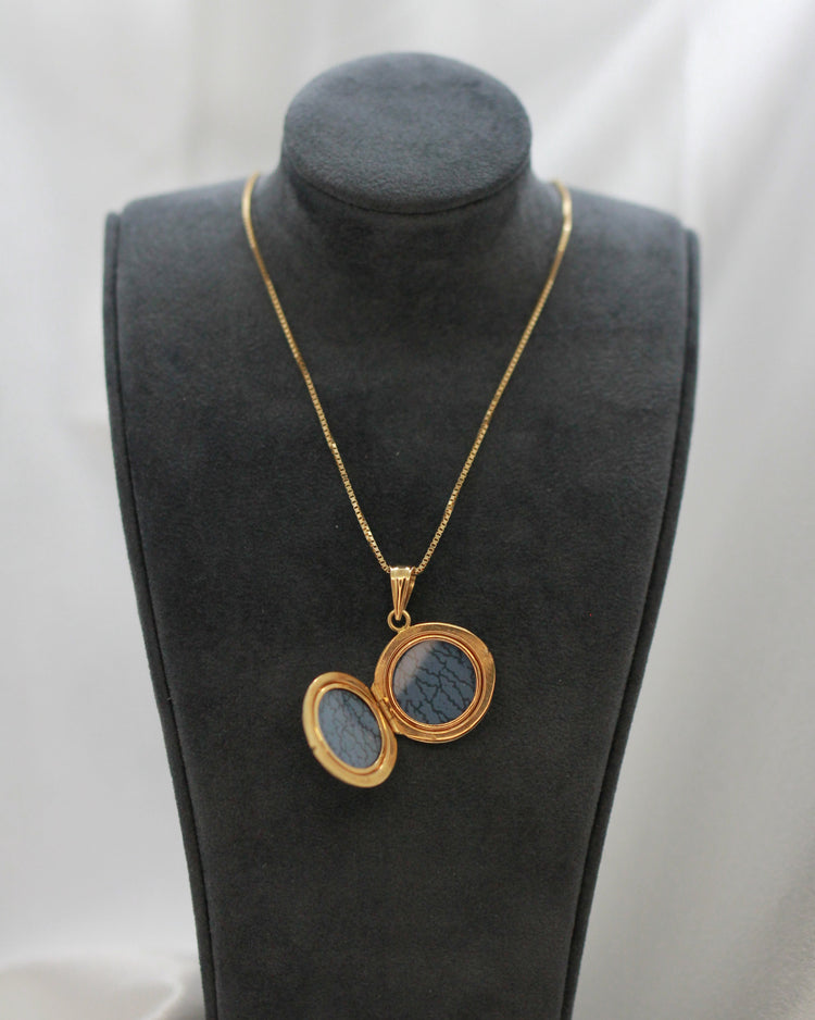 18K Medaljong med fröpärla - 4,1g