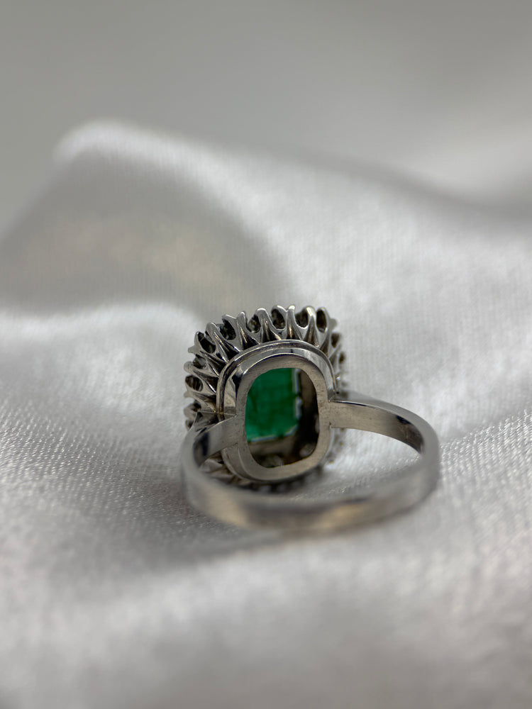 18K Kluster Smaragd- och diamantring – Storlek 54