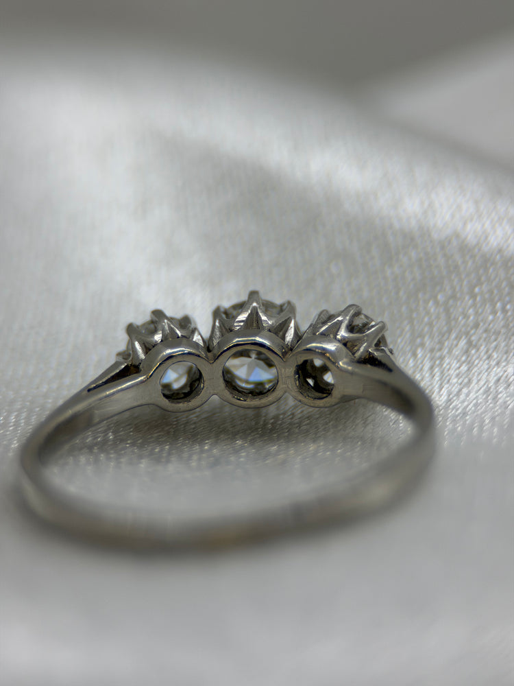 Platina trestensring – ca 0.90 ct totalt, Storlek 53.5