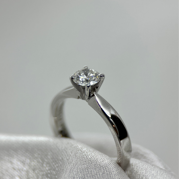 18K Enstensring 0.58 ct TWVS