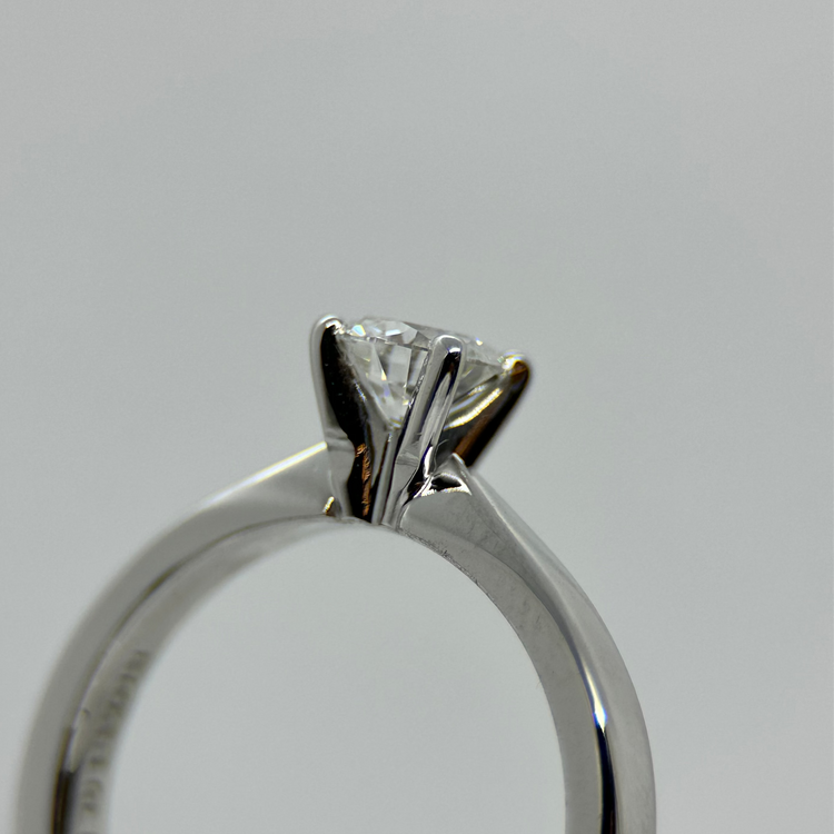 18K Enstensring 0.58 ct TWVS