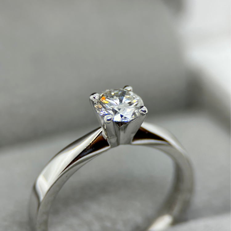 18K Enstensring 0.58 ct TWVS