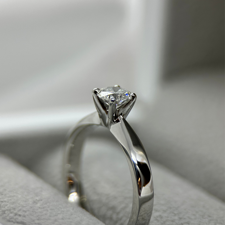 18K Enstensring 0.58 ct TWVS