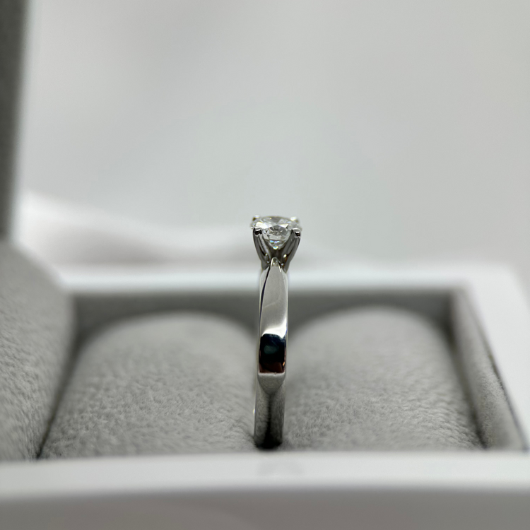 18K Enstensring 0.58 ct TWVS