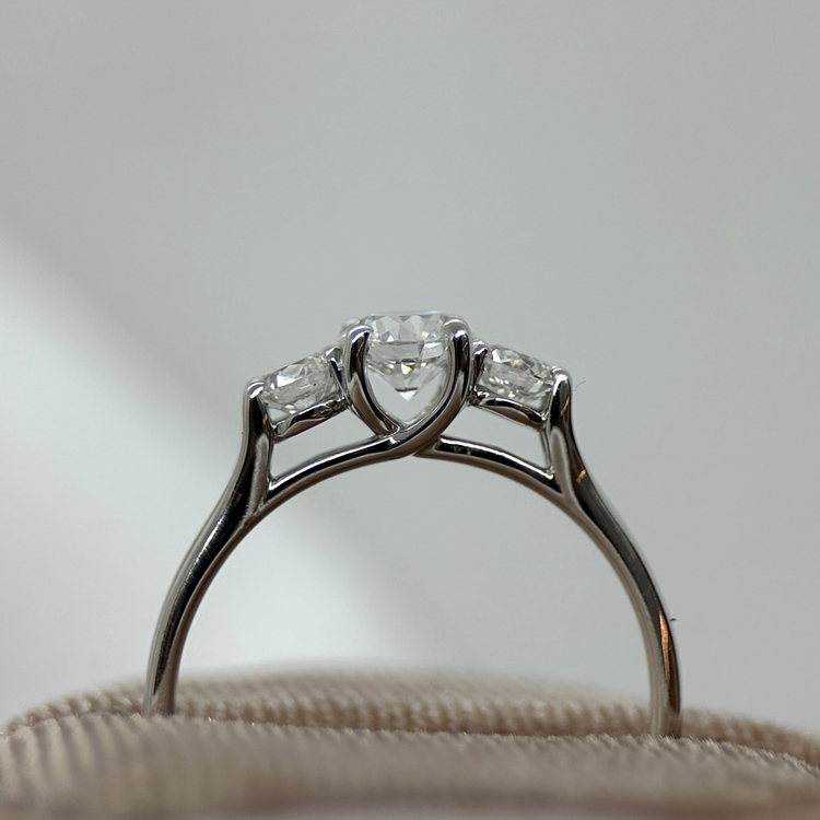 1.00 ct 3 Stens Ring TWVS