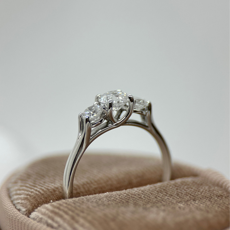 1.00 ct 3 Stens Ring TWVS