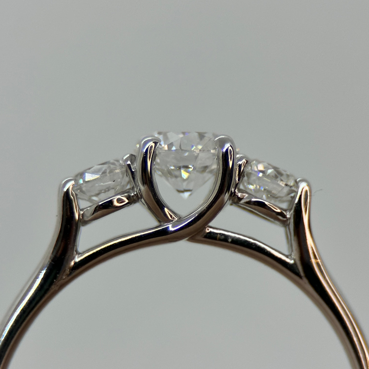 1.00 ct 3 Stens Ring TWVS