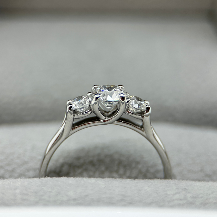1.00 ct 3 Stens Ring TWVS