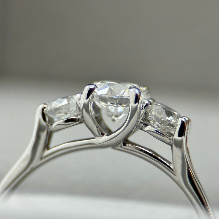 1.00 ct 3 Stens Ring TWVS