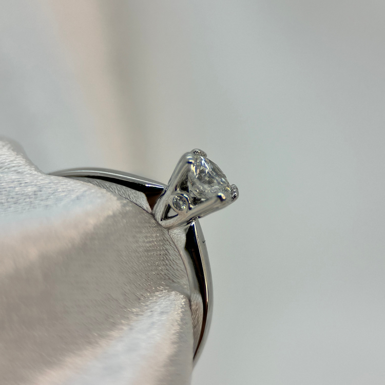 18K Enstensring 0.37 ct TWVS