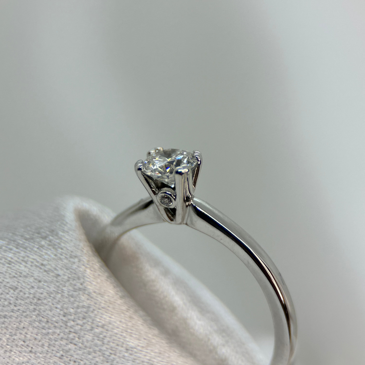18K Enstensring 0.37 ct TWVS