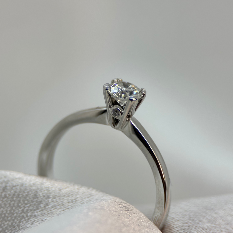 18K Enstensring 0.37 ct TWVS