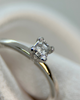18K Asscher Slipad Enstensring 0.35 ct TWVS