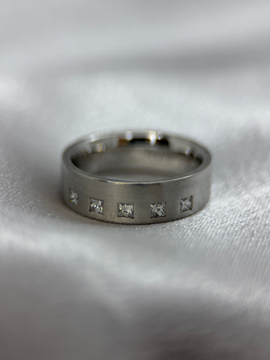 18K Vigselbandsring med prinsessslipade diamanter – 0.25 ct, Storlek 53
