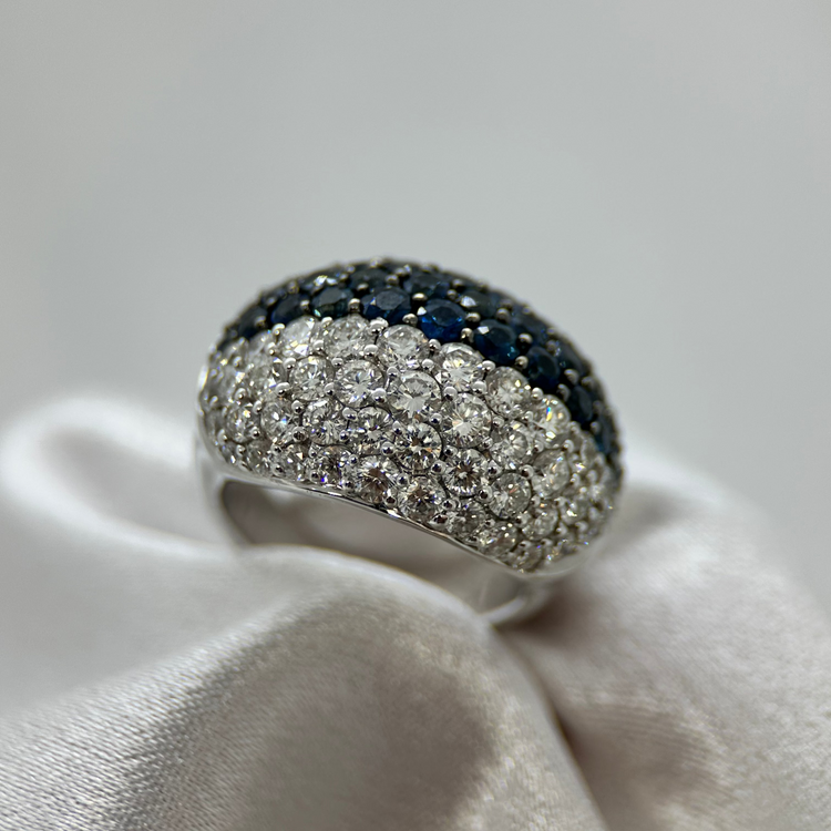 18K Cocktaliring med Diamanter och Safirer