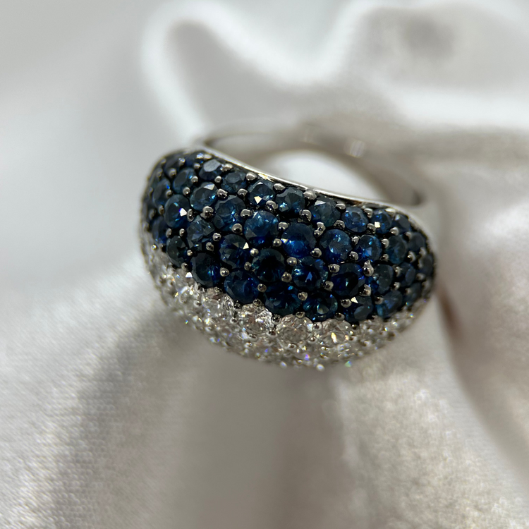 18K Cocktaliring med Diamanter och Safirer