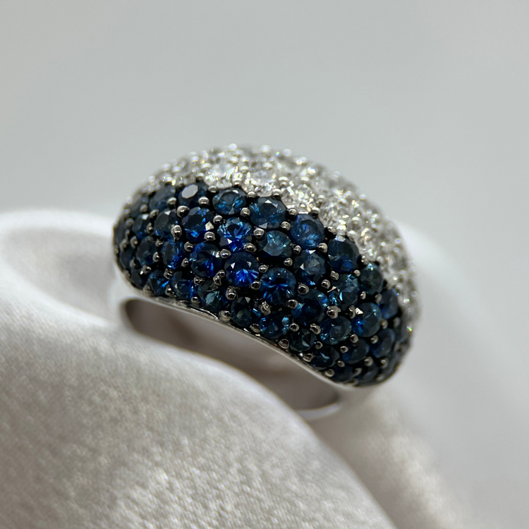 18K Cocktaliring med Diamanter och Safirer