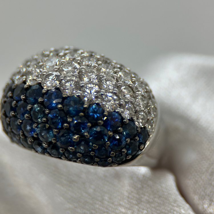 18K Cocktaliring med Diamanter och Safirer