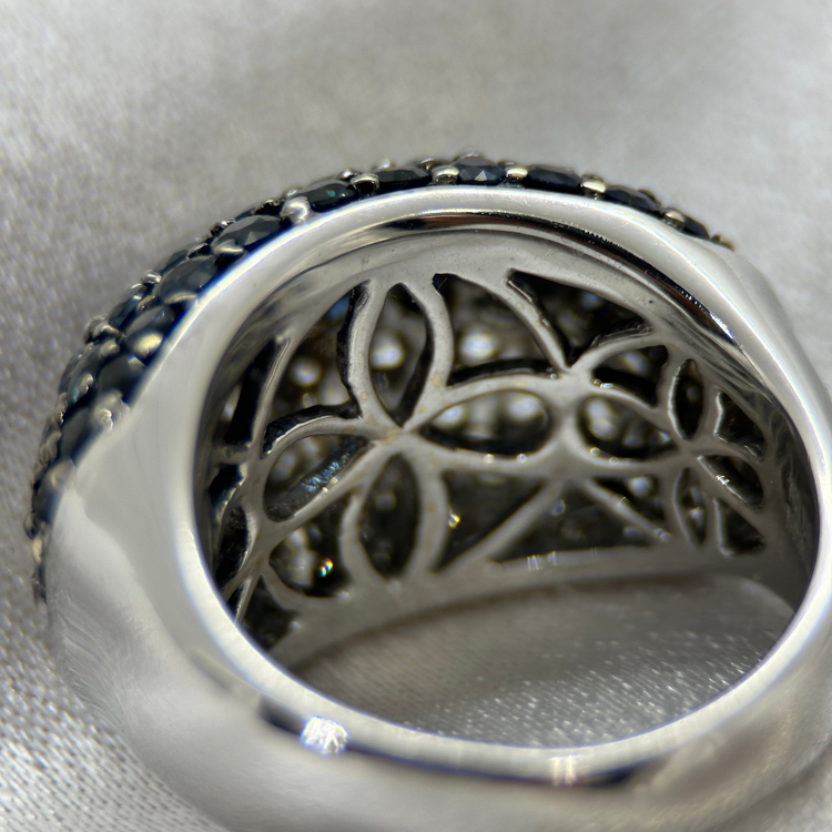 18K Cocktaliring med Diamanter och Safirer