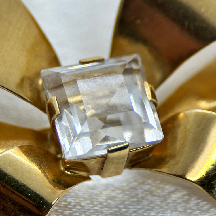 18K Brosch av Stigbert för Engelbert, 1947