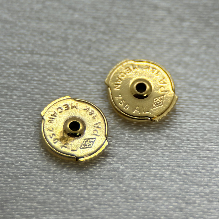 18K Diamantörhängen i sex-klo 0.61 ct styck