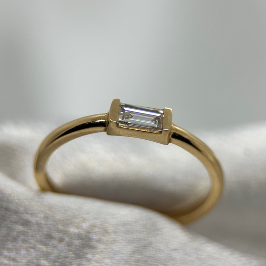 18K Diamantring med Baguetteslipad Diamant 0.20 ct