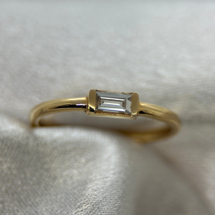 18K Diamantring med Baguetteslipad Diamant 0.20 ct