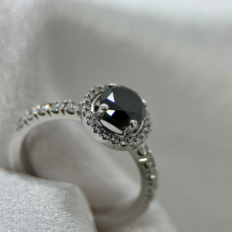 18K Halo-ring med Svart Diamant