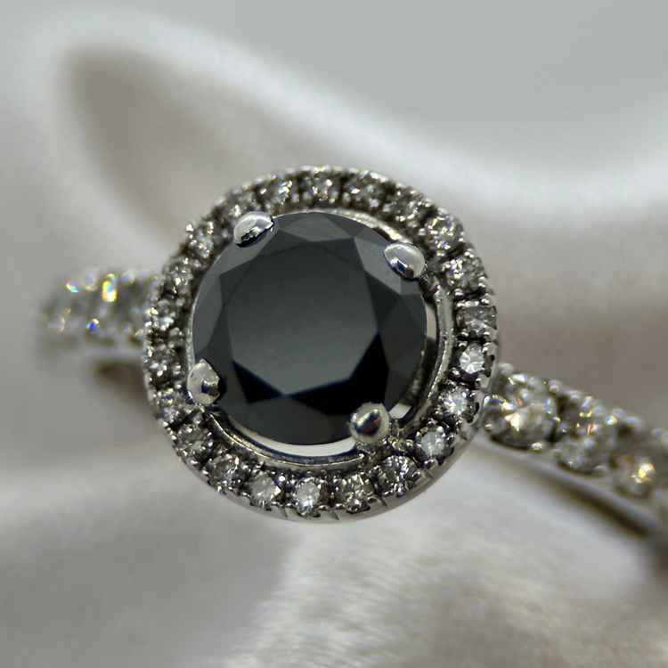 18K Halo-ring med Svart Diamant