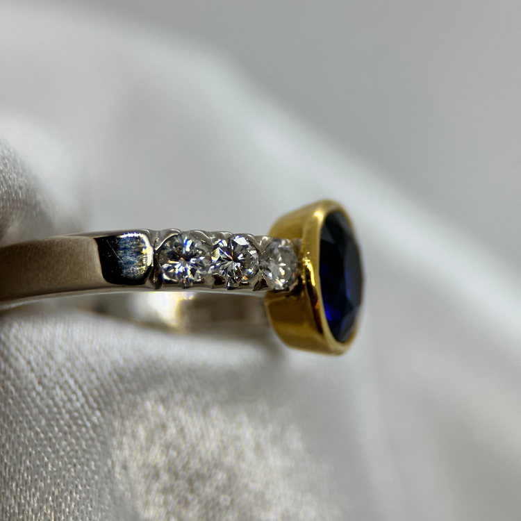 18K Safir Ring med Diamanter