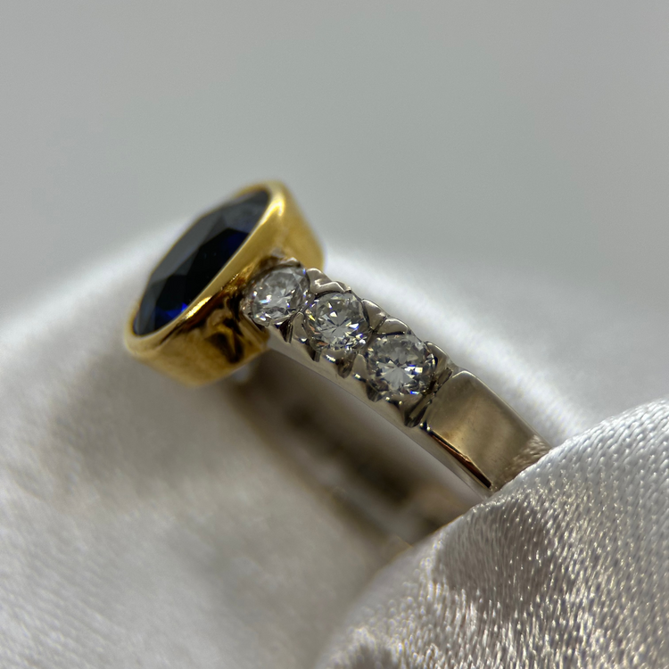 18K Safir Ring med Diamanter