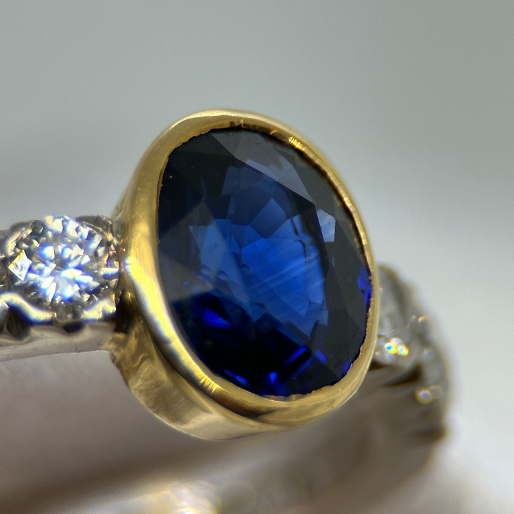 18K Safir Ring med Diamanter
