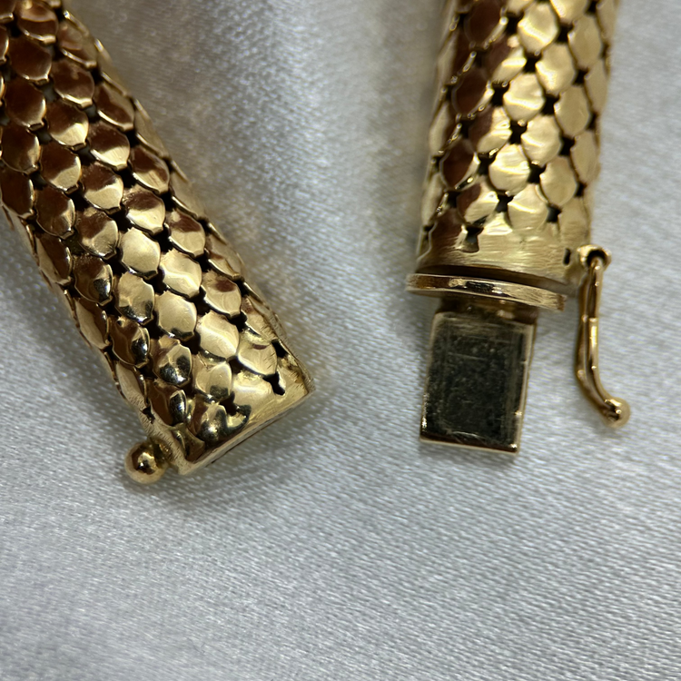 Halsband i Orm-design med Röda Stenar