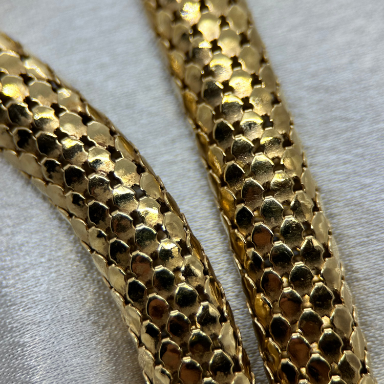 Halsband i Orm-design med Röda Stenar