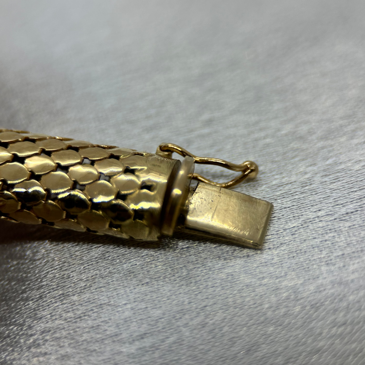 Halsband i Orm-design med Röda Stenar