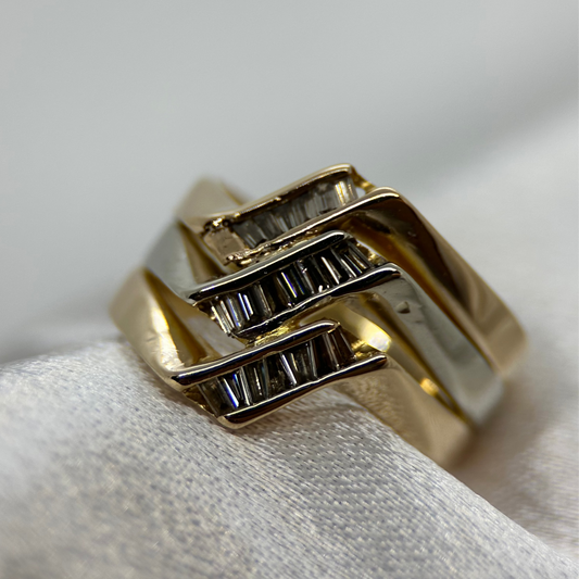 18K Klackring med Baguettslipade Diamanter