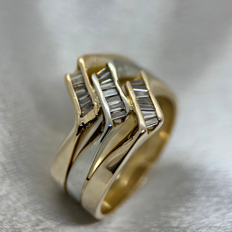 18K Klackring med Baguettslipade Diamanter