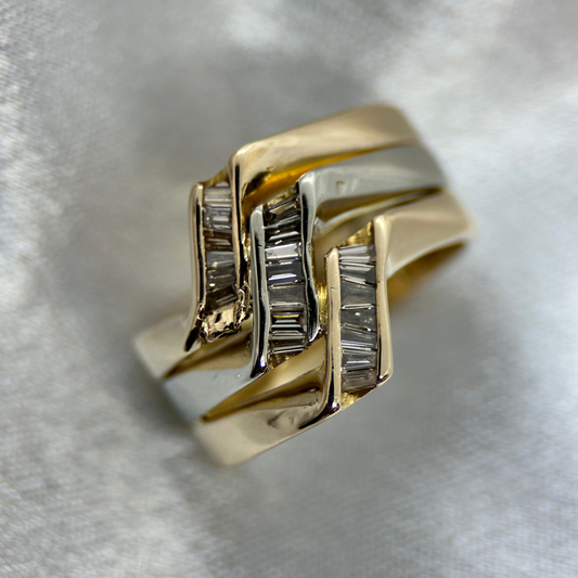 18K Klackring med Baguettslipade Diamanter