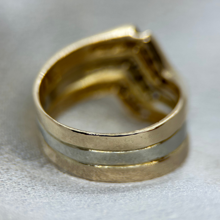 18K Klackring med Baguettslipade Diamanter