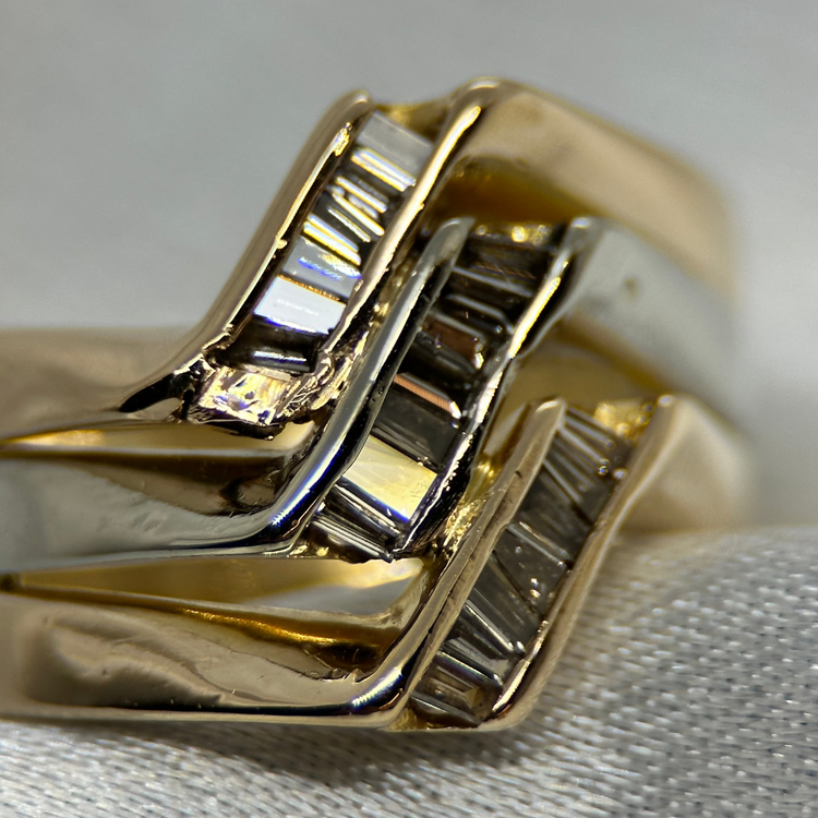 18K Klackring med Baguettslipade Diamanter