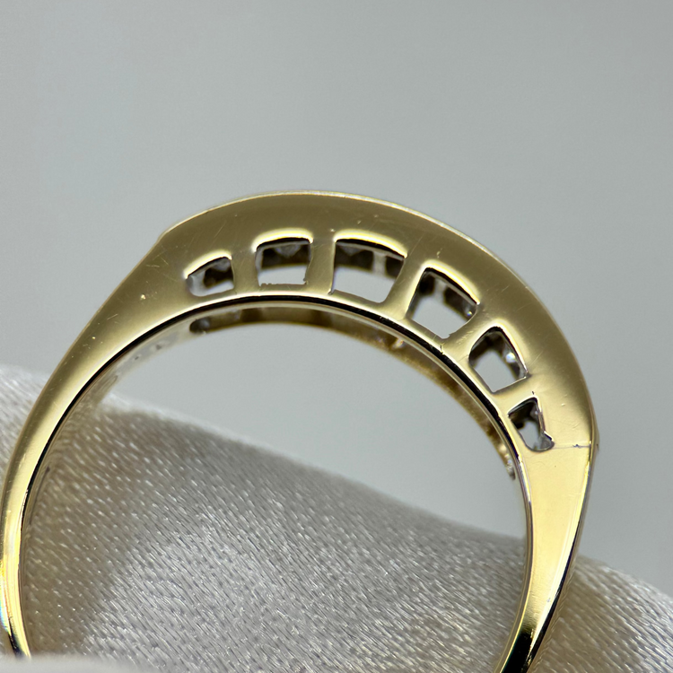 18K CB Design Ring med Prinsesslipade Diamanter