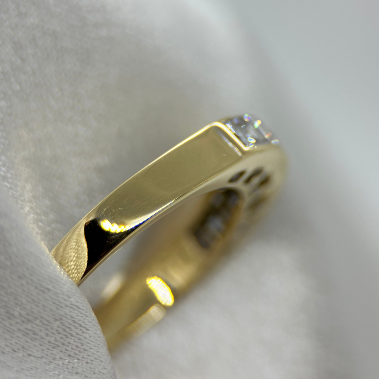 18K CB Design Ring med Prinsesslipade Diamanter